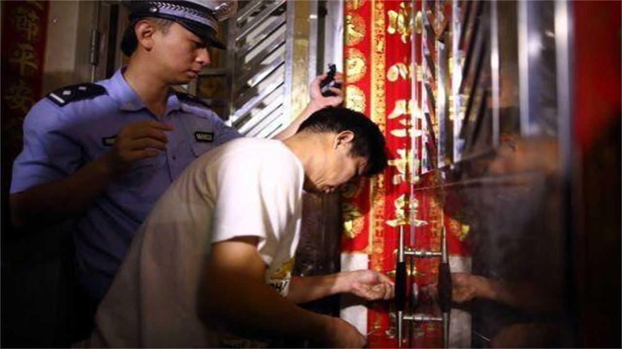 黎平县请开锁师傅开了锁后，师傅